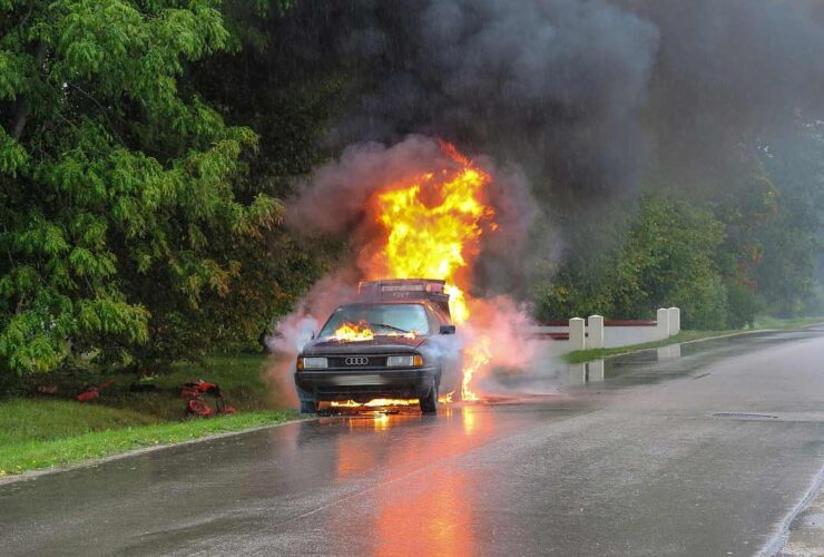 perché l'auto prende fuoco